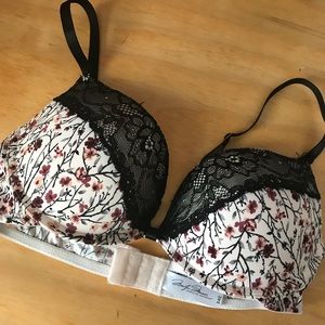 EXCELLENT CONDITION 34c Marylin monroe push up bra